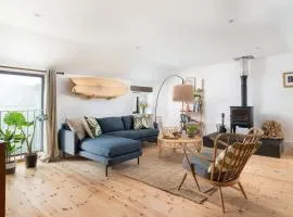 Porthcurno Barns, The Cart Lodge - Cosy cottage, walk to Porthcurno beach, Pedn Vouder & Minack Theatre