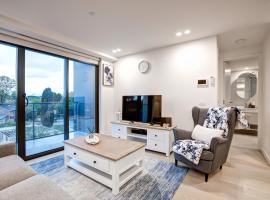 The Hamptons - Lux 2 Bed 2 Bath, Pool - Central Location, hotel near Australian Institute of Sport, Canberra