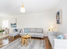 Mt Hawthorn Family Home - EXECUTIVE ESCAPES, pet-friendly hotel in Perth