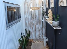 The Bunkhouse, guest house sa Exmouth