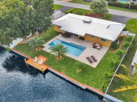 New! Waterfront Heated Pool & Jacuzzi 2 mi to Beach - Fishing Pier Relaxing SPA & Hammock, hotel near Johns Siding Railroad Station, Fort Lauderdale