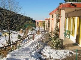 Room in Lodge - Janardan Resort Pangot, Nainital, hotell i Nainital