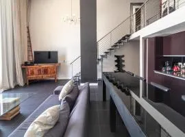 Stunning 2 Bedroomed Loft-style penthouse (712)