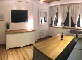 Acogedor apartamento en Edif. Slalom II, place to stay in Monachil