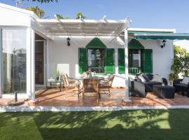 Luxury Bungalow - Private Terrace - Pool - AirCon, hotell i San Bartolomé