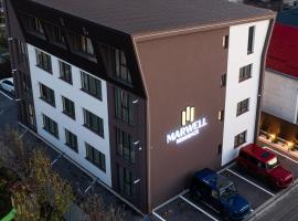 Deluxe Aparthotel MARWELL RESIDENCE, holiday rental in Suceava