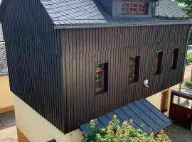 Ferienhaus "Kleines Domizil" Altenberg - direkt im Zentrum von Altenberg gegenüber vom Skilift