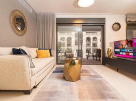 Central and Luxury New 2BR&2Bth - Private Parking, lyxhotell i Jerusalem