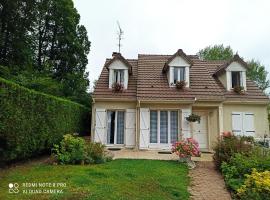 Chambre d hôte à 20 min de VERSAILLES, φθηνό ξενοδοχείο σε Le Mesnil-Saint-Denis