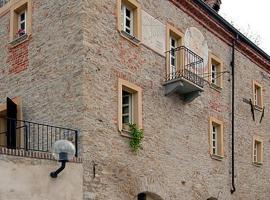 Dimora Storico Romantica Il Sole E La Luna, hotel v destinaci Cerretto Langhe