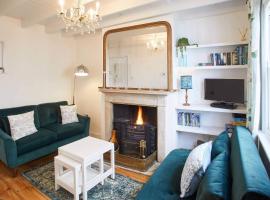 Host & Stay - Gun Gutter House, Hotel in Staithes