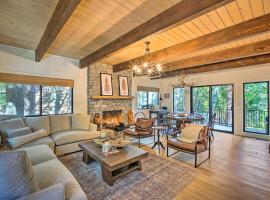 Pet-Friendly Retreat with Game Room and Fire Pit!, hotel cu parcare din Lake Arrowhead
