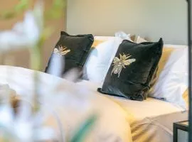Sunny Luxurious 2 bedroom Holiday cottage