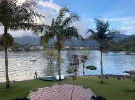 Vista al lago Guatape By Hope