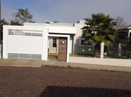 Casa térrea para família no centro de Ametista!, cheap hotel in Ametista do Sul
