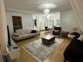 lovely 2 bedrooms apartment with full furniture, feriebolig i Beylikduzu