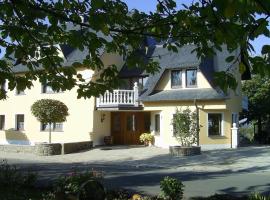 Haus Maria, hotel 4 bintang di Olmscheid