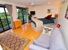 Studio with Rural views, cheap hotel in Goonellabah