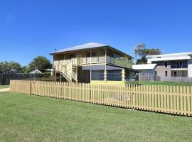 Billys Beach House Elliott Heads, δωμάτιο σε οικογενειακή κατοικία σε Elliott Heads