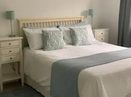 Seaglass Cottage, 5 mins from beach, leafy lane