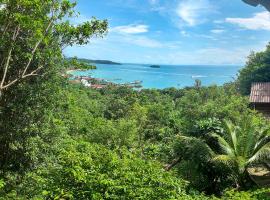 Sweet jungle sea view bungalows โรงแรมใกล้ Koh Rong Dive Center ในสีหนุวิลล์