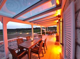 Dreamy Villa near Beach with Backyard in Bozcaada, hotel em Çanakkale