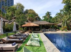 Let's Hyde Pattaya Resort & Villas - Pool Cabanas, hotel in Pattaya North