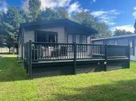 Copse View Lodge with Hot Tub