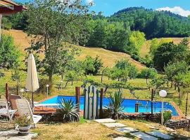 Podere La Machiusa - Villa with pool, hotel med parkering i Villa