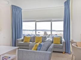 Beautiful Aberdovey Seafront Apartment 2, hotell nära Aberdovey Golf Club, Aberdyfi