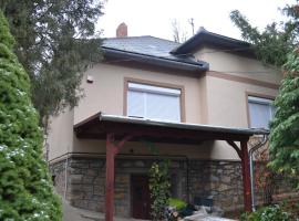 Vár-lak Vendégház, vacation rental in Szendrő