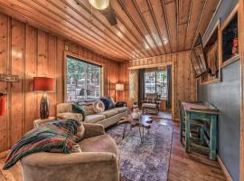 Ruidoso Cabin with Grill - Near Grindstone Lake!, hotel in Ruidoso