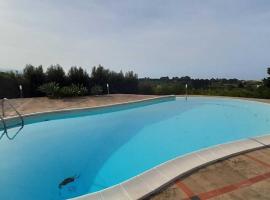 Villa Sanna Con Piscina, hotel met zwembaden in SantʼAgata di Militello