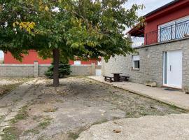 Les Oliveres - casa- apartament