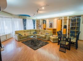 Artsy 3BR flat in Primaverii - most exlcusive area, hotel berdekatan Rumah Agam Ceausescu, Bucharest