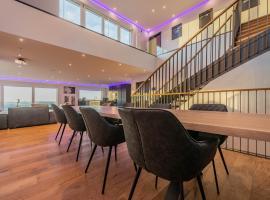 Moderne Villa mit Whirlpool und Heimkino, hotell med jacuzzi i Waldkirchen