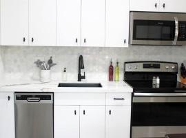 Remodeled Modern Ground Level Apt Blocks to Dwntn - B, ξενοδοχείο σε Tempe