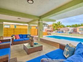 Waterfront Home with Pool and Boat Ramp Access!, holiday home in Key Largo