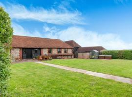 Flint Barn, holiday home in Doddington