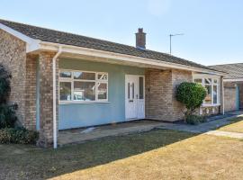 Squires Bungalow, holiday rental in Gunton