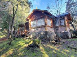 Cabaña Ciprés entre Bosques y Arroyo, hotel a El Bolsón