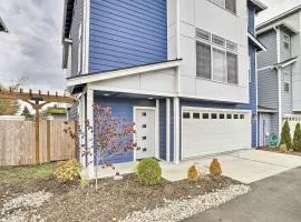 Balcony & Mtn Views! Newly Built Getaway in Monroe