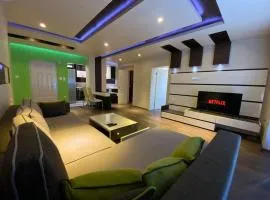 Modern 1BR Apartment with Garden View & Free street parking