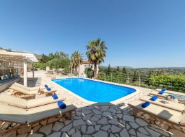 Villa Chrysallis with heated pool, hotel i Georgioupolis