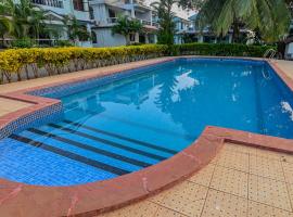 GR Stays - Duplex 3bhk Villa With Pool Arpora I Baga Beach 5 mins, cottage in Arpora
