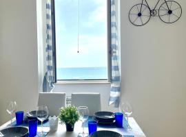 Trani में, होटल CASA ROSITA-vista cattedrale,mare,tribunale e castello nel pieno CENTRO di Trani-WIFI