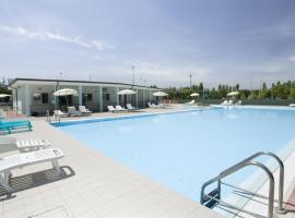 Long Beach Village Residence sul mare spiaggia privata inclusa, hotel en Lido Adriano