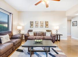 Desert Breeze Villas #137, Hotel in Phoenix