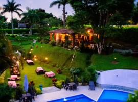 Finca Hotel Loma Verde、キンバヤのホステル
