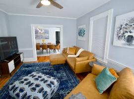 Entire Cozy House near Moody St, Bentley, Brandeis, vacation rental in Waltham